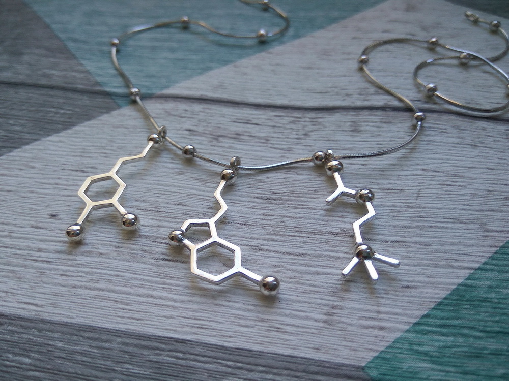 Колье молекулы
